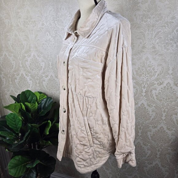 See and Be Seen Size Med Cream Colored Quilted Shacket Button Front NWT - Picture 4 of 16